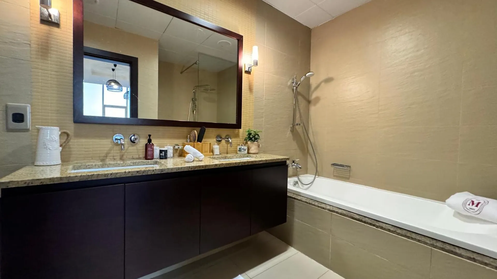 Apartment Manzil - 3Br In Palm Jumeirah With Private Beach Access & Sea View Dubai