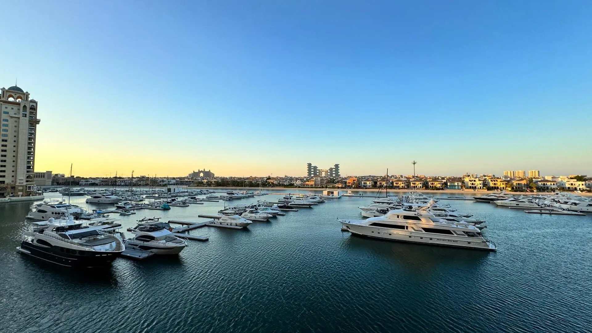 Manzil - 3Br In Palm Jumeirah With Private Beach Access & Sea View Dubai Apartment