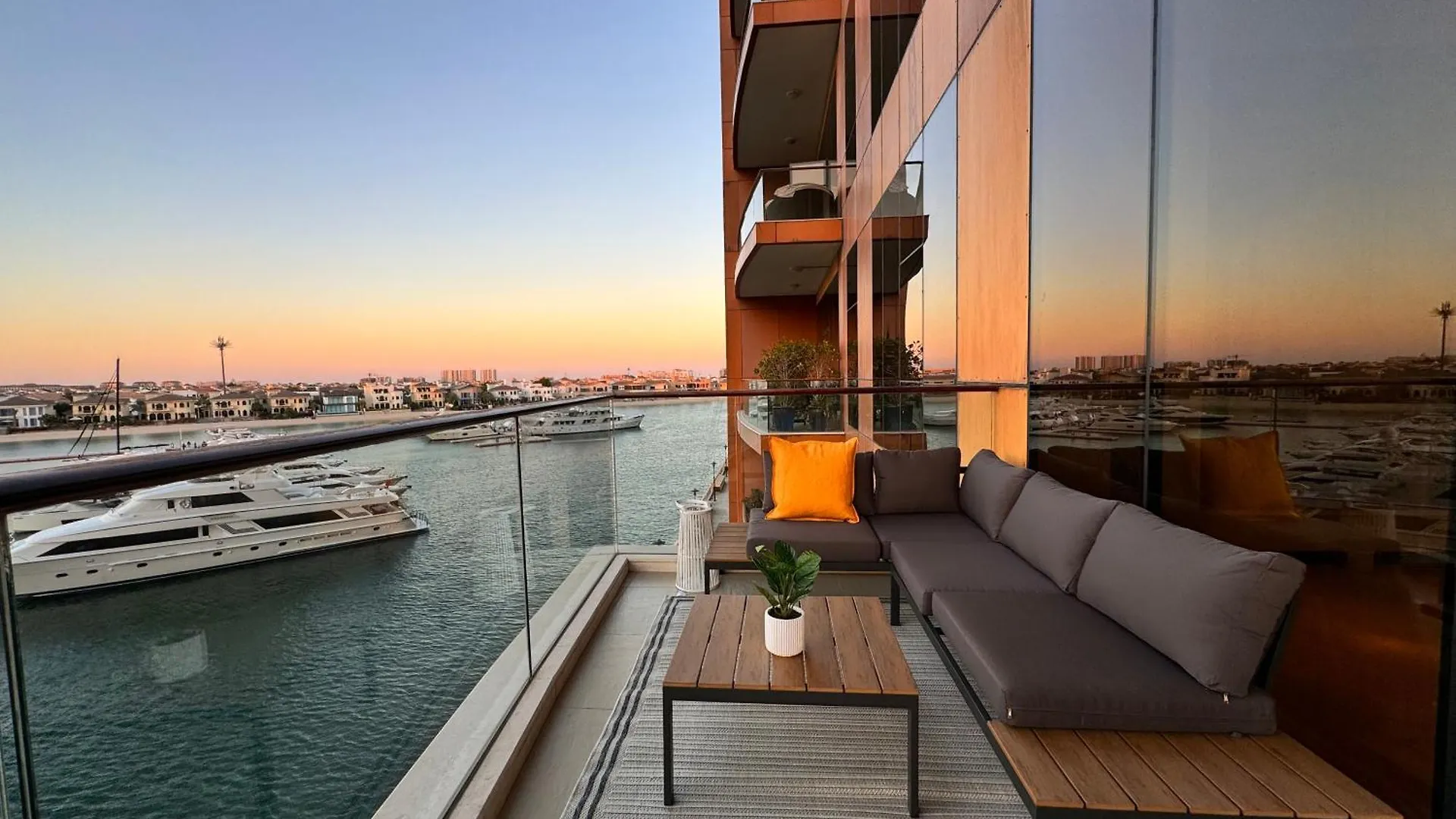 Manzil - 3Br In Palm Jumeirah With Private Beach Access & Sea View Dubai 0*,  United Arab Emirates